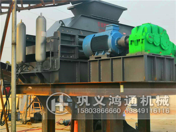 液压对辊破碎机现场 (1).jpg