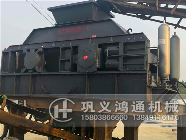 液压对辊破碎机现场 (2).jpg