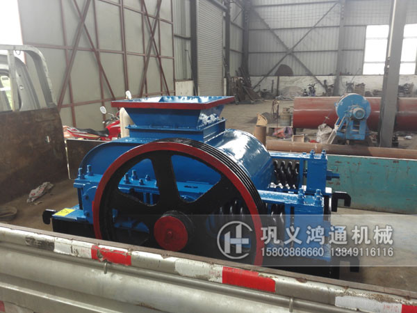 450X500双齿辊破碎机发往安徽池州4