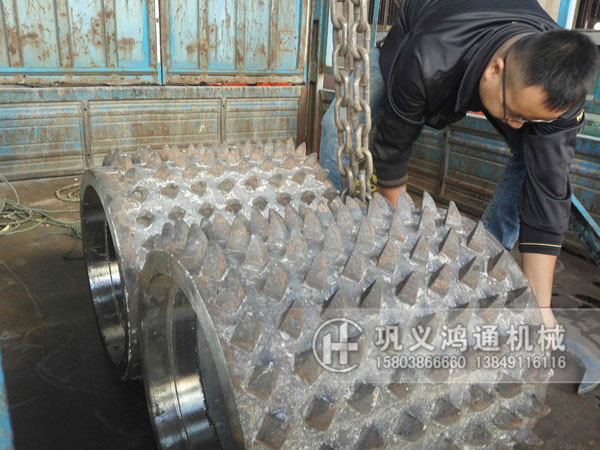 双齿辊破碎机配件齿辊发货图