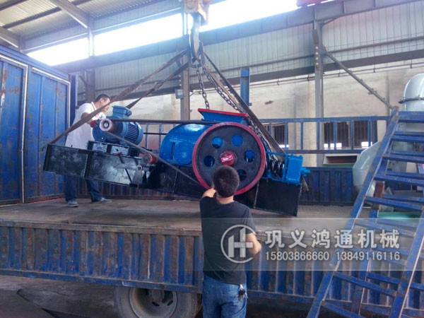 双齿辊破碎机发货现场图片